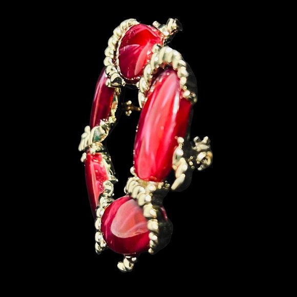 Vintage Kramer Gold Tone And Thermoset Lucite Wreath Brooch (5006) - Picture 3 of 5